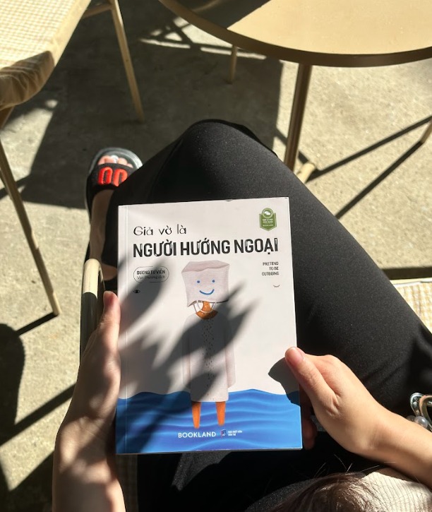 Review: Giả vờ là người hướng ngoại | Dương Tư Viễn