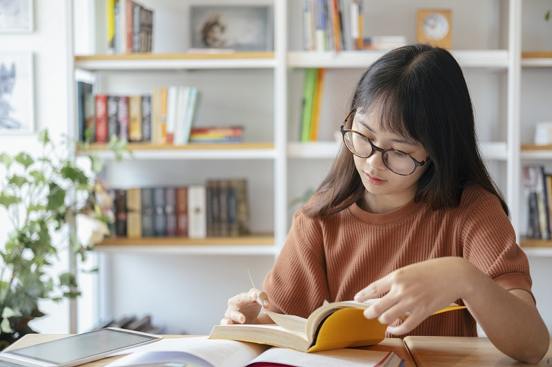 Từ đọc sách tới viết lách và trở thành nhà văn như thế nào?